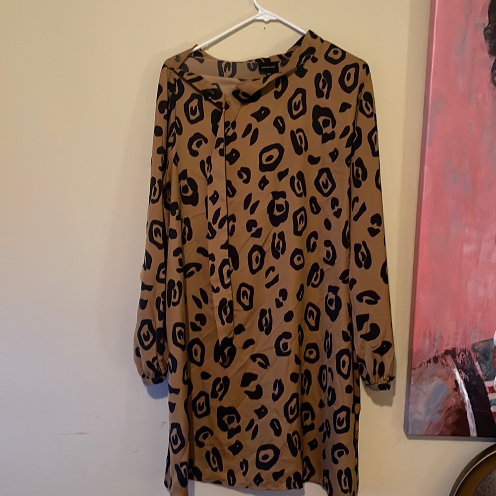 Beautiful knee length dress with tie sting around neck